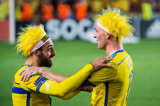 Sveriges Abdullah Khalili och John Guidetti jublar