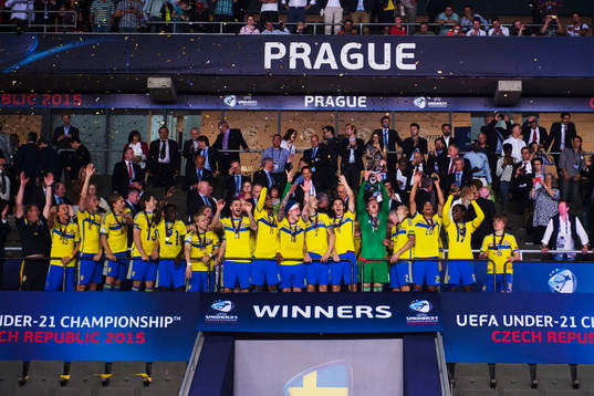 Sveriges Ludwig Augustinsson, Arber Zeneli, Joseph Baffo, målvakt Andreas Linde, målvakt Jakob Rinne, Oscar Lewicki, Mikael Ishak, Filip Helander, Isaac Kiese Thelin, Oscar Hiljemark, John Guidetti, Alexander Milosevic, Branimir Hrgota, Victor Nilsson Lindelöf, Robin Quaison, Joseph Baffo och Simon Tibbling jublar