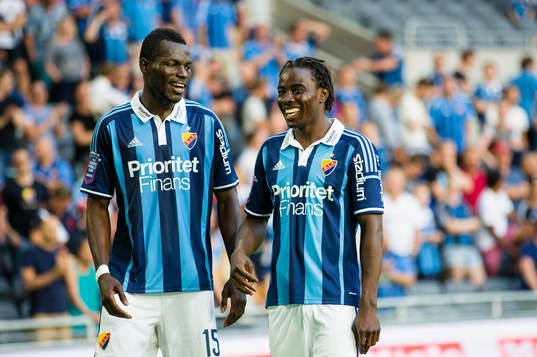 Djurgårdens Omar Colley (v) och 2-0 målskytten Sam Johnson (h) ser glada ut