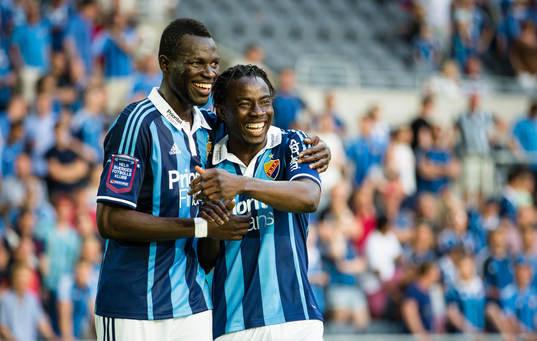 Djurgårdens Omar Colley (v) och 2-0 målskytten Sam Johnson (h) ser glada ut