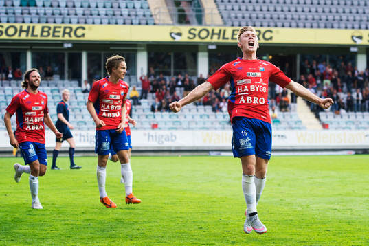 Örgrytes Sebastian Olsson jublar