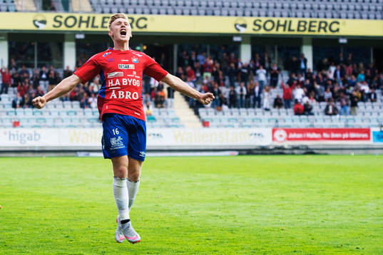 Örgrytes Sebastian Olsson jublar