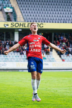 Örgrytes Sebastian Olsson jublar