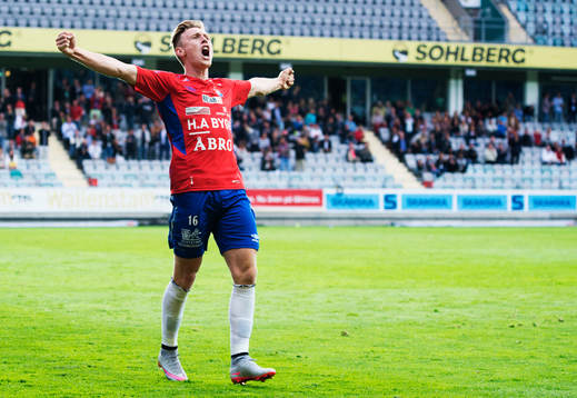 Örgrytes Sebastian Olsson jublar efter 1-0