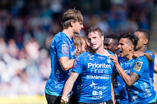 Halmstads James Keene jublar efter att ha gjort 1-0