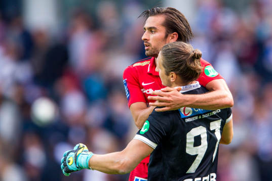 Norrköpings målvakt David Mitov Nilsson och Christopher Nilsson Telo firar