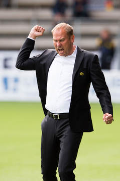 Elfsborgs manager Magnus Haglund jublar