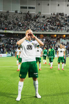 Hammarbys Isac Lidberg jublar med publiken