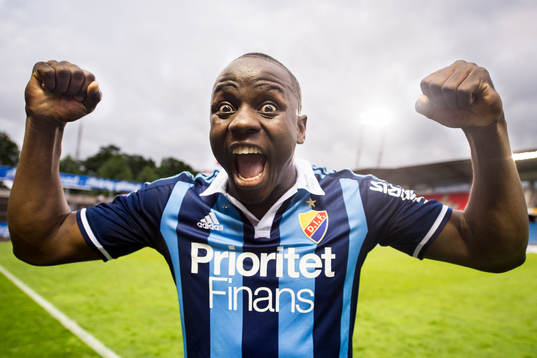 Djurgårdens Nyasha Mushekwi som gjorde matchens ända mål jublar