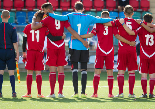  Falkenberg - Vasas på Valhalla IP i Göteborg. Tyst minut innan matchen. En av Vasas spelares mamma hade dött matchdagen.
