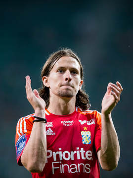 IFK Göteborgs Lasse Vibe tackar de tillresta fansen