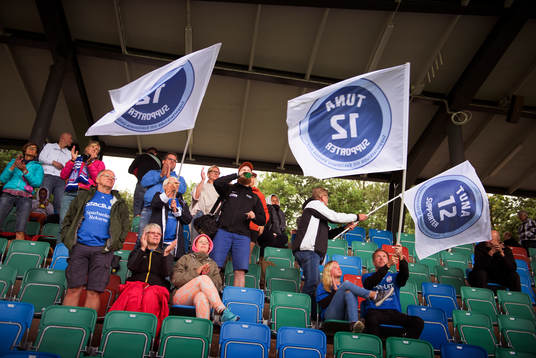 Eskilstunas fans jublar på läktaren