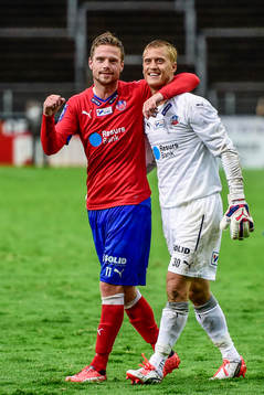 Helsingborgs målvakt Pär Hansson och Arnór Smárason firar