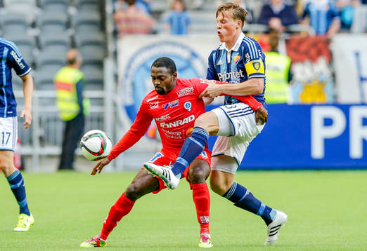 Åtvidabergs John Owoeri och Djurgårdens Emil Bergström