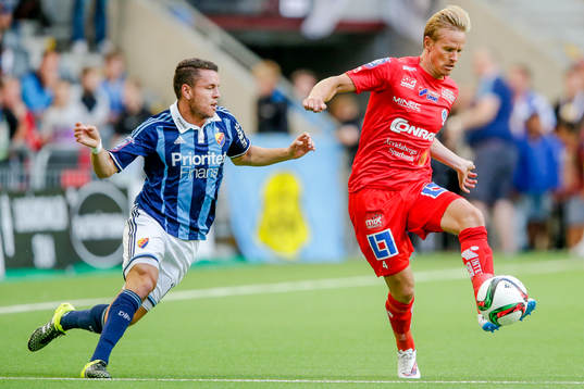 Djurgårdens Kerim Mrabti och Åtvidabergs Andreas Dahlén