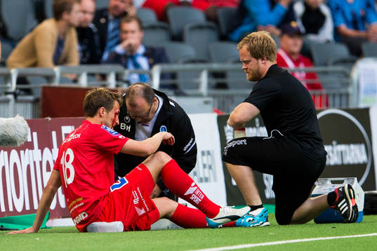 Åtvidabergs Tor Øyvind Hovda plåstras om