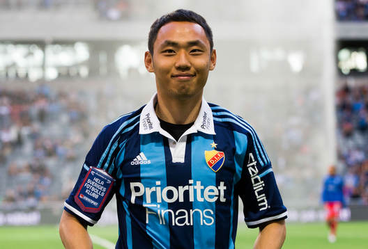 Djurgårdens nyförvärv Seon Min Moon presenterar i