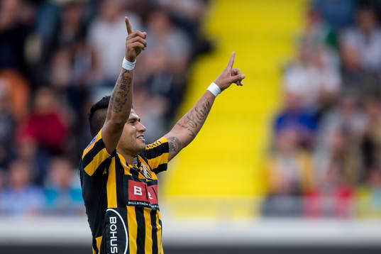 Häckens Paulo De Oliveira jublar efter 2-1 på straff