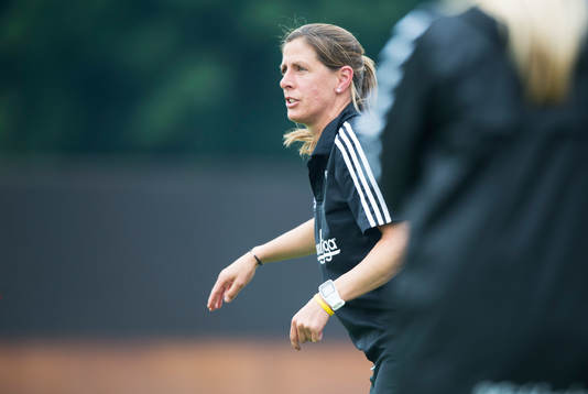 Vittsjös tränare Denise Reddy i matchen i damallsvenskan mellan Kristianstad och Vittsjö i Kristianstad 25 juli 2015.