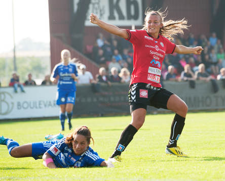 Kristianstads Olivia Welin har gjort 3-0 och jublar i matchen i damallsvenskan mellan Kristianstad och Vittsjö i Kristianstad 25 juli 2015.