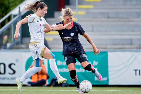 FC Rosengårds Ramona Bachman och Göteborgs Kathlene
