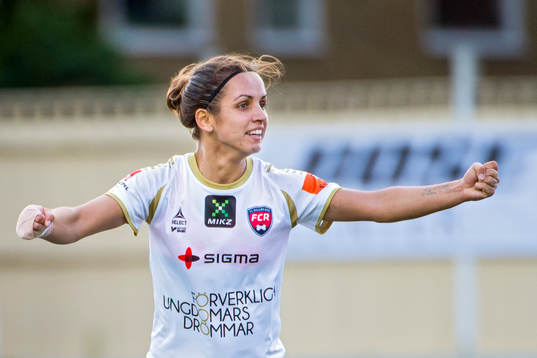 FC Rosengårds Natasa Andonova jublar efter hon gjort 1-1