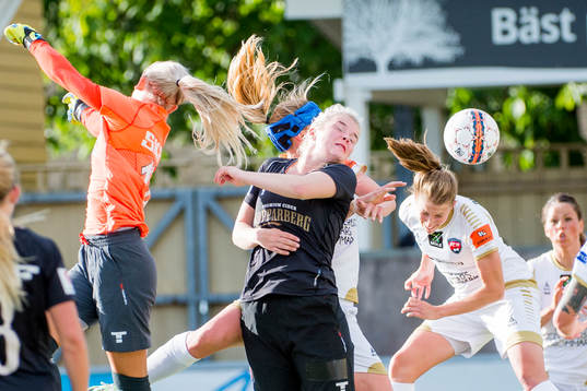 Göteborgs målvakt Fanny Lund, Arna Sif Asgrimsdottir