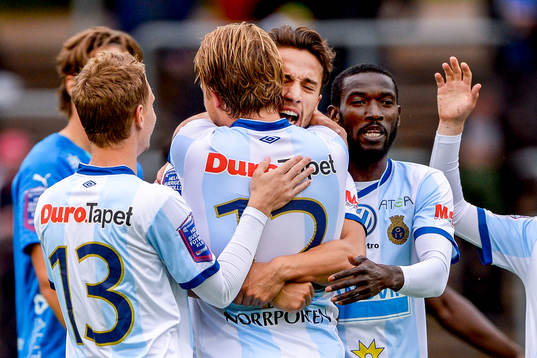 Jubel efter 0-1 av Gefles Anders Bååth-Sjöblom