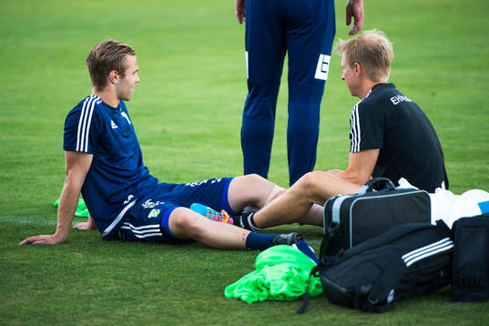IFK Göteborgs Gustav Engvall får knät lindat