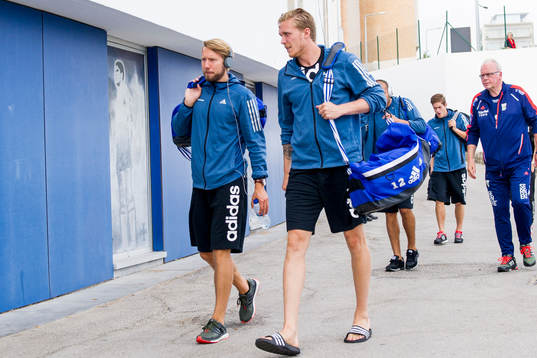 IFK Göteborgs Adam Johansson och målvakt Marcus Sandberg