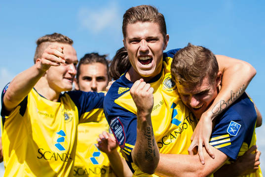 Ängelholms Eric Robert Pothast jublar