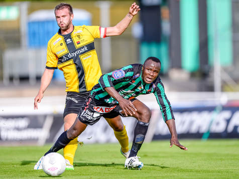 Frej Täbys Johannes Gustafsson och Varbergs Nsima Peter