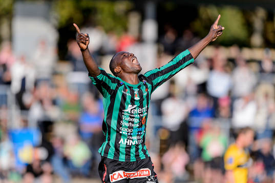 Varbergs Nsima Peter jublar efter 4-0