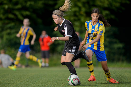 Bergdalens Moa Cleasson mot Eskilsminnes Tijana Nikolic