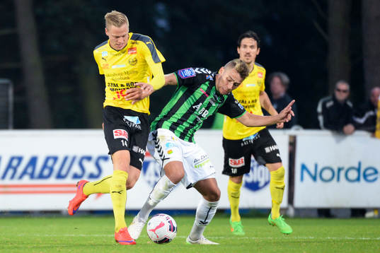 Mjällbys Mattias Håkansson och Daniel Ivanovski och GAIS