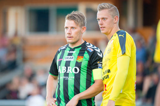 GAIS Patrik Ingelsten och Mjällbys Mattias Håkansson