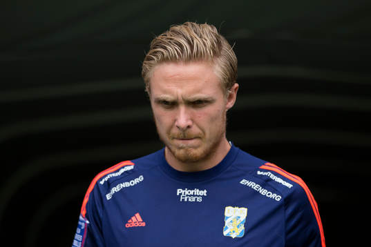 IFK Göteborgs målvakt Marcus Sandberg på väg in till