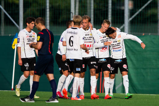 Mjällbys Mattias Håkansson jublar