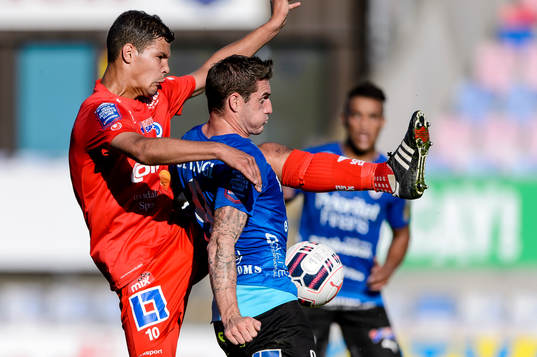 Åtvidabergs Mauricio Albornoz och Halmstads James Keene