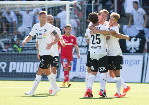 Örebros Erik Moberg kramas om efter mål 1-2