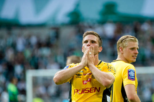 Elfsborgs Anders Svensson tackar supportrarna