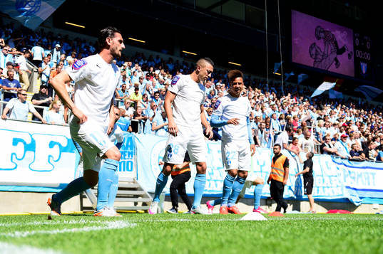 Malmö FFs Agon Mehmeti, Nikola Djurjic, och Tobias Sana värmer upp