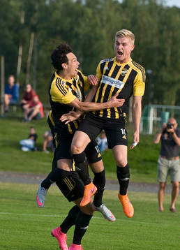  Karim Al Asi och Linus Svensson jublar eftrer 1-0 till IFK  den 10 augusti 2015 