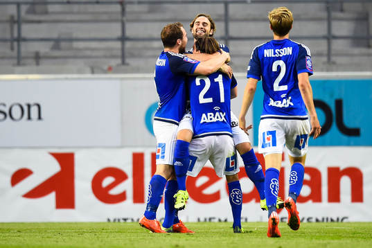 Sundsvalls Simon Helg jublar efter 0-2