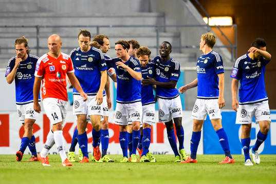 Sundsvalls Simon Helg jublar efter 0-2