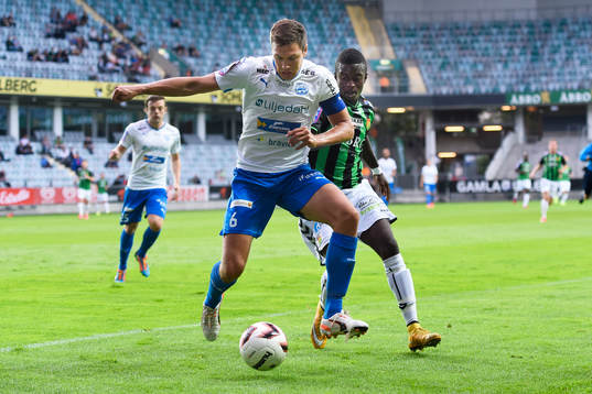 Värnamos Martin Claesson och GAIS Kieron Cadoganunder