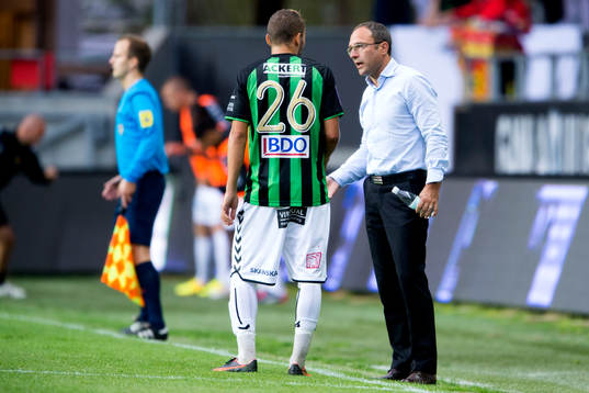 GAIS Malkolm Moenza pratar med tränare Per-Ola Ljung