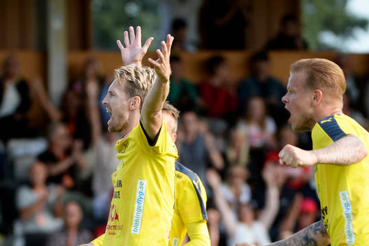 Mjällbys Christian Wilhelmsson jublar efter 1-1 på straff