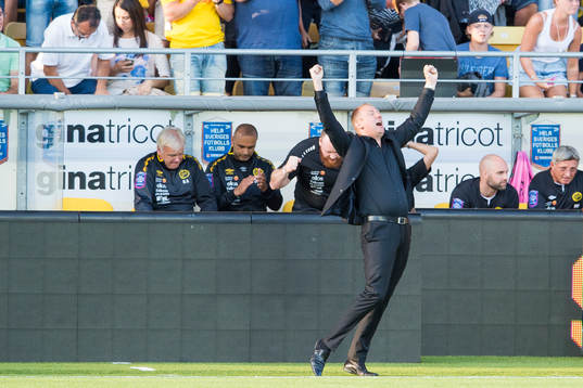 Elfsborgs manager Magnus Haglund jublar
