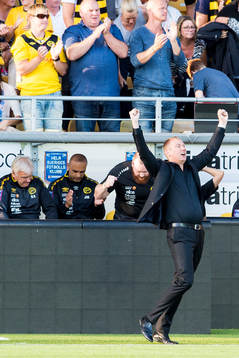 Elfsborgs manager Magnus Haglund jublar